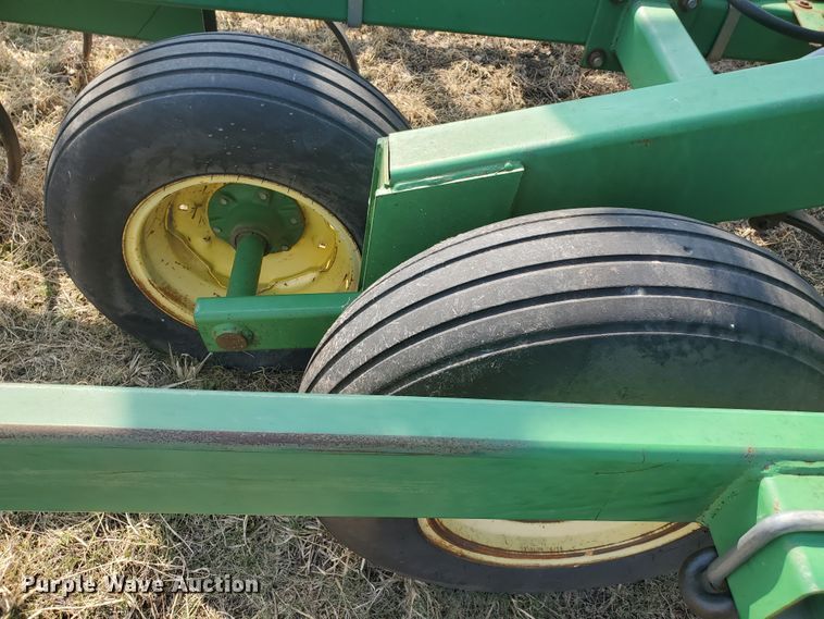 image for item DF5812 John Deere 980  field cultivator