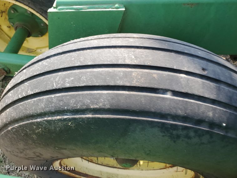 image for item DF5812 John Deere 980  field cultivator