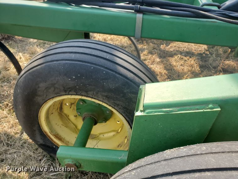 image for item DF5812 John Deere 980  field cultivator