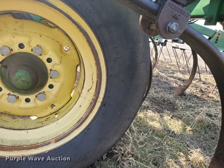 image for item DF5812 John Deere 980  field cultivator
