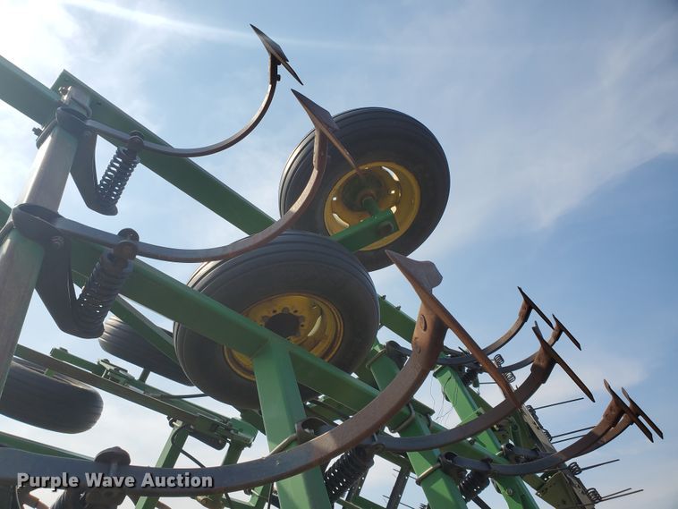 image for item DF5812 John Deere 980  field cultivator