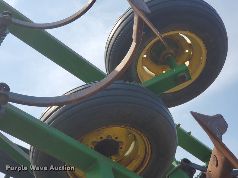 image for item DF5812 John Deere 980  field cultivator