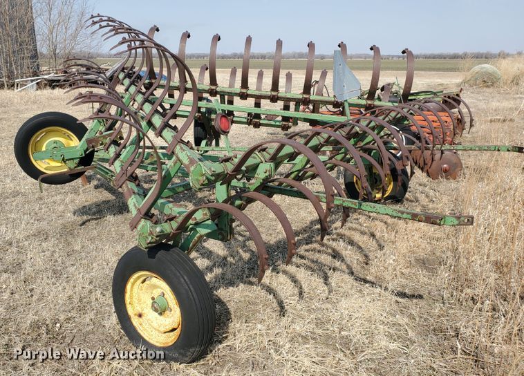 image for item DF5815 John Deere F100H  spring tooth harrow