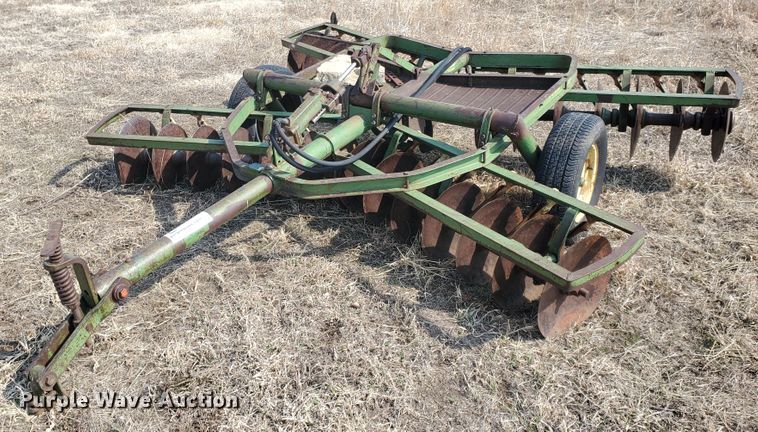 image for item DF5817 John Deere  tandem disk