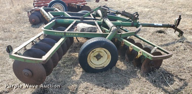 image for item DF5817 John Deere  tandem disk