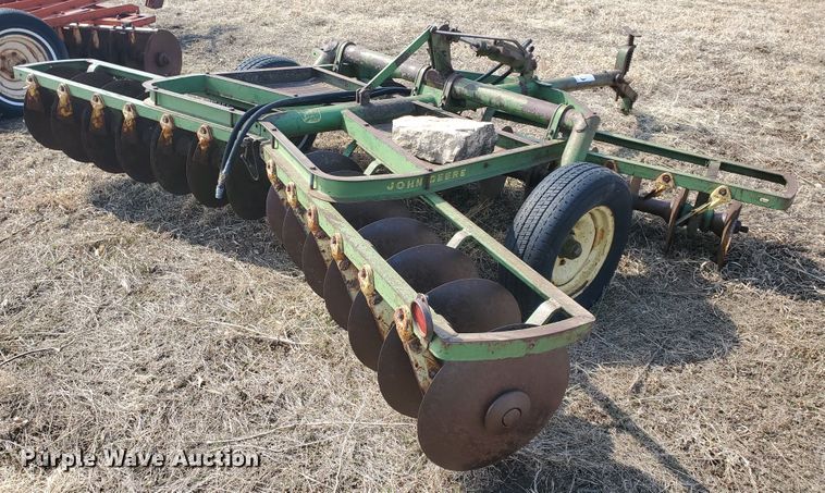 image for item DF5817 John Deere  tandem disk