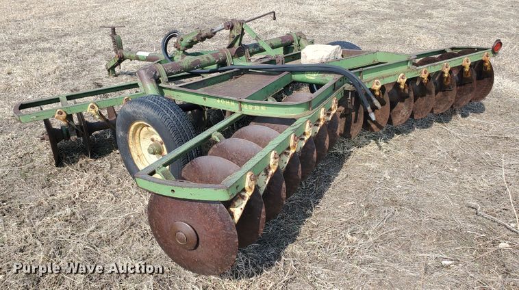 image for item DF5817 John Deere  tandem disk