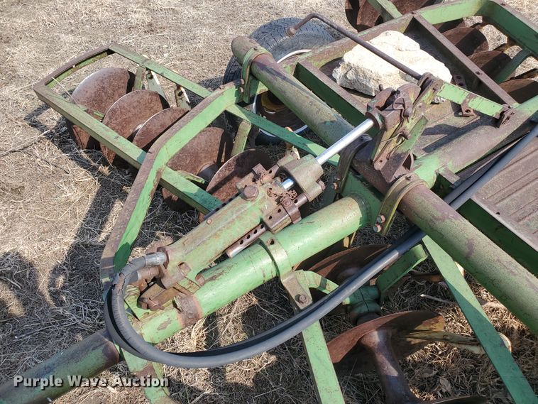 image for item DF5817 John Deere  tandem disk