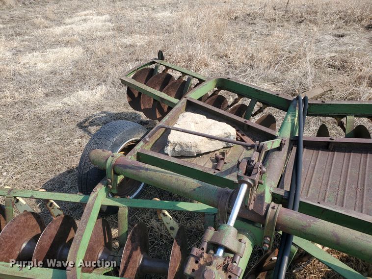 image for item DF5817 John Deere  tandem disk