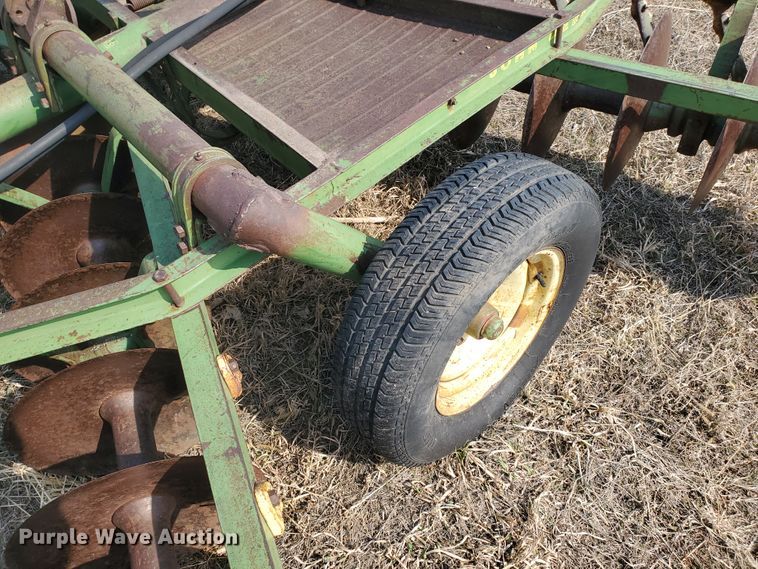 image for item DF5817 John Deere  tandem disk