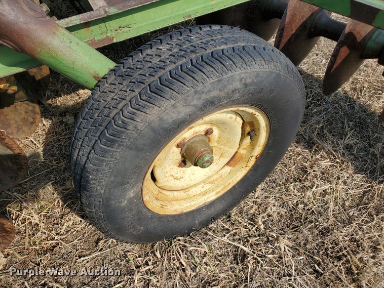 image for item DF5817 John Deere  tandem disk