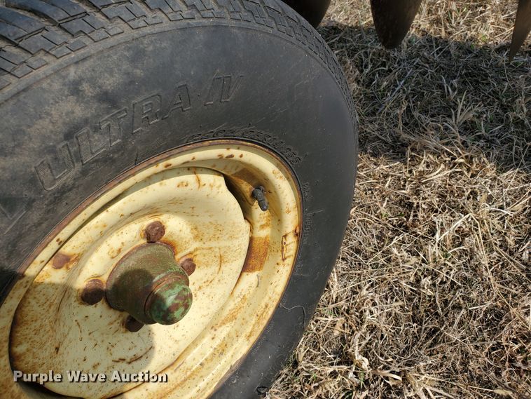 image for item DF5817 John Deere  tandem disk