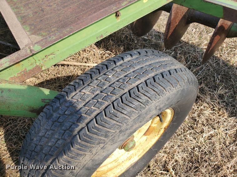 image for item DF5817 John Deere  tandem disk