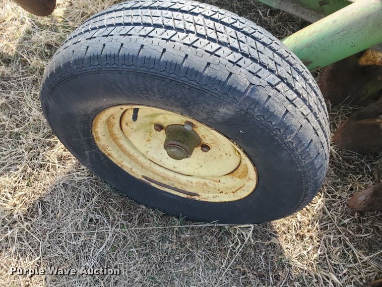 image for item DF5817 John Deere  tandem disk