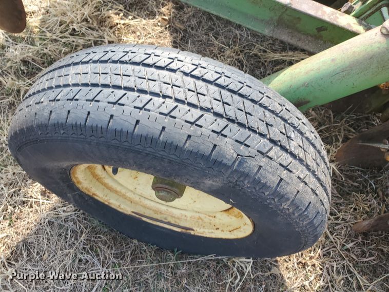 image for item DF5817 John Deere  tandem disk