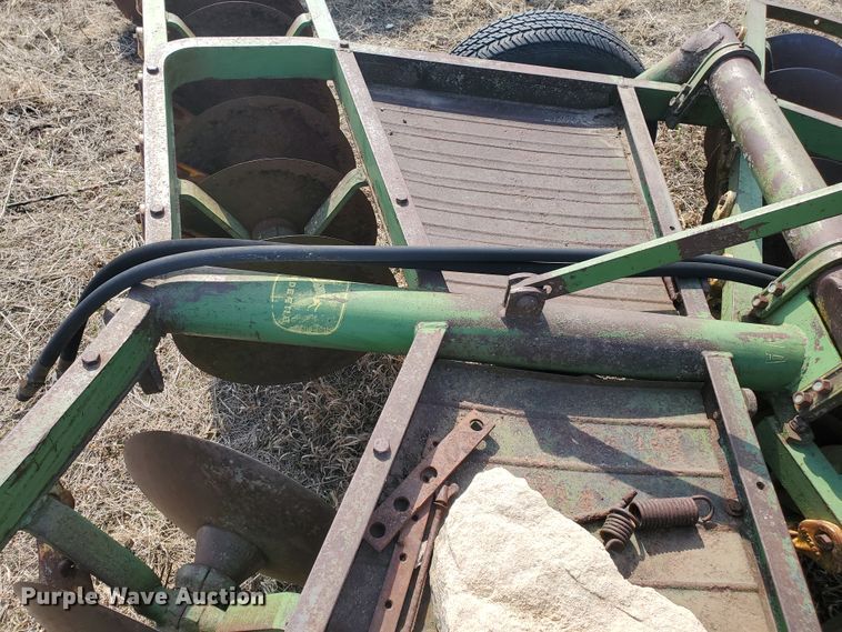 image for item DF5817 John Deere  tandem disk