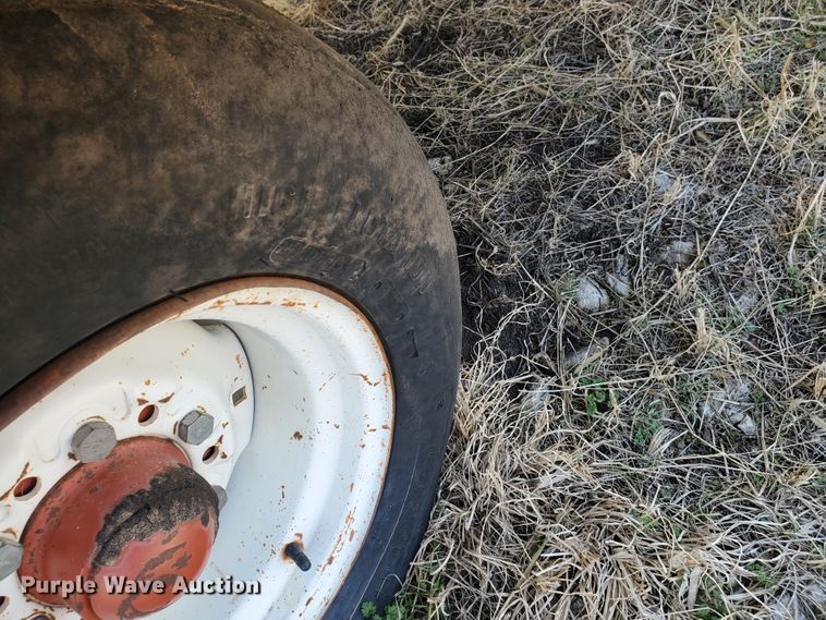 image for item DF5818 Hesston BA49 bale accumulator