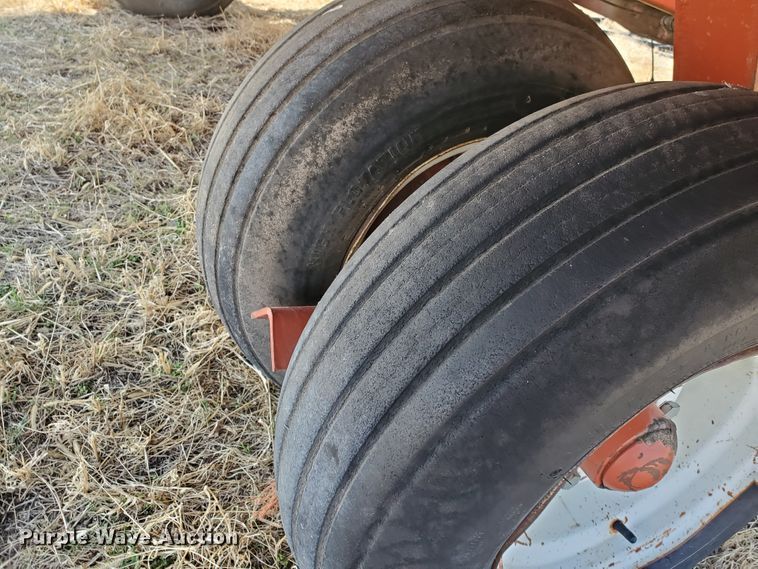 image for item DF5818 Hesston BA49 bale accumulator