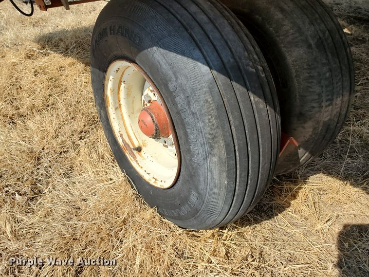 image for item DF5818 Hesston BA49 bale accumulator