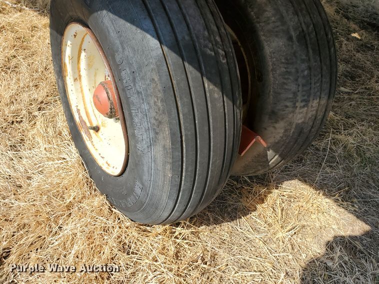 image for item DF5818 Hesston BA49 bale accumulator