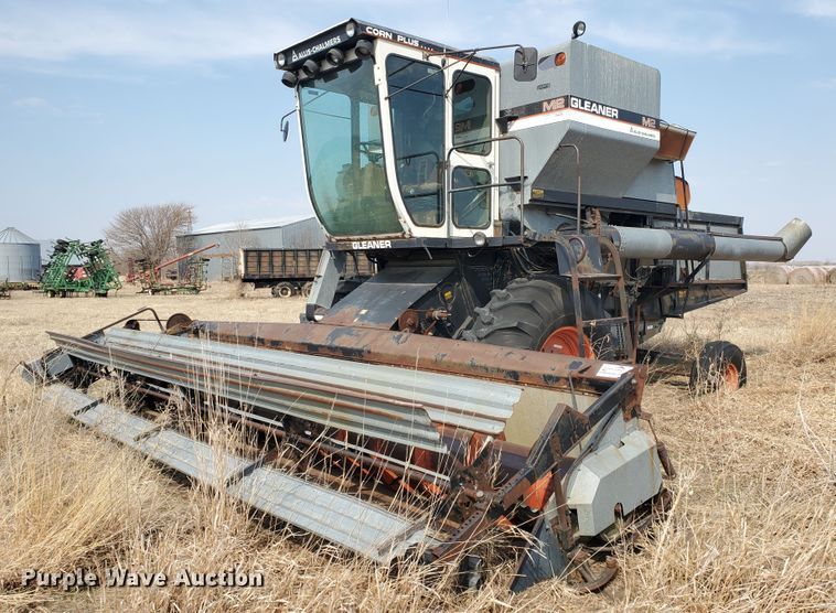 image for item DF5821 Gleaner M2  combine