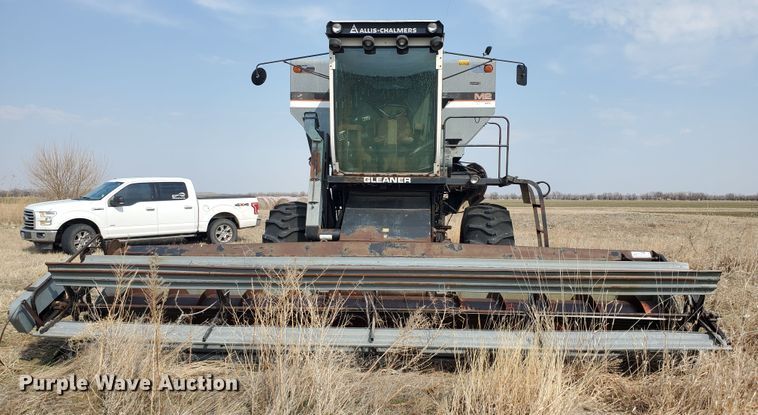 image for item DF5821 Gleaner M2  combine