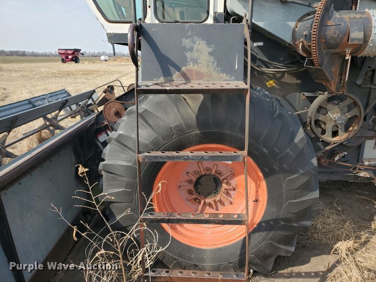image for item DF5821 Gleaner M2  combine