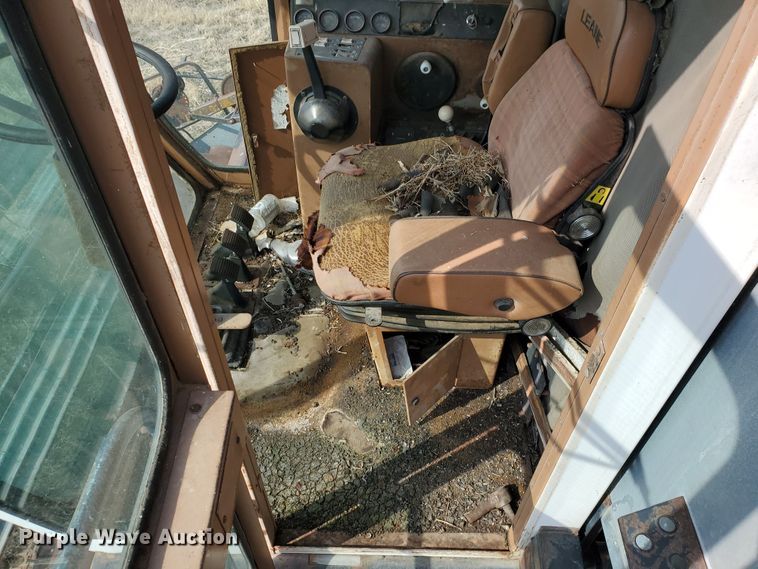 image for item DF5821 Gleaner M2  combine