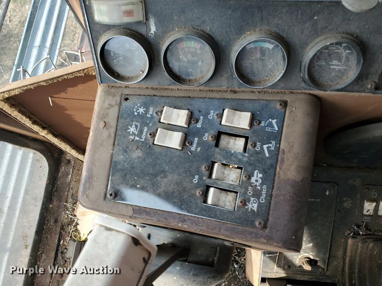 image for item DF5821 Gleaner M2  combine