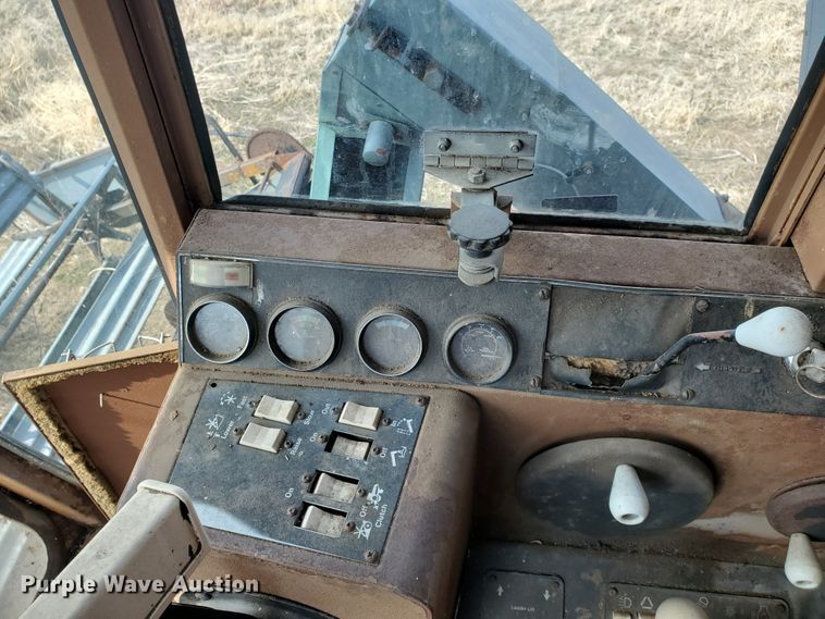 image for item DF5821 Gleaner M2  combine