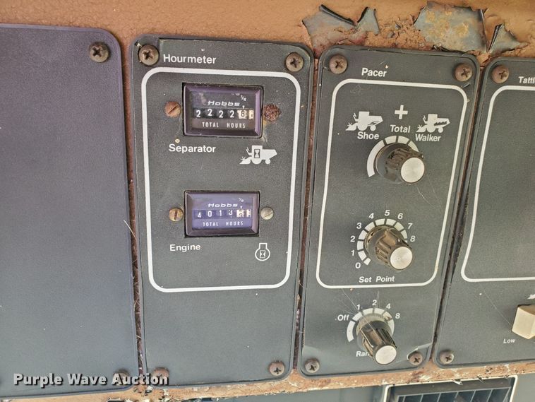 image for item DF5821 Gleaner M2  combine