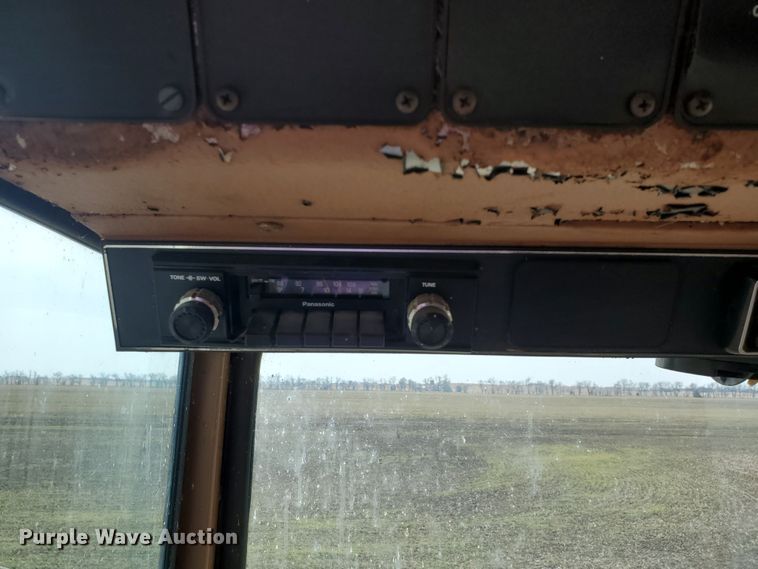 image for item DF5821 Gleaner M2  combine