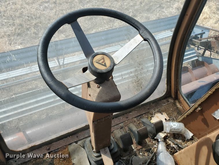 image for item DF5821 Gleaner M2  combine