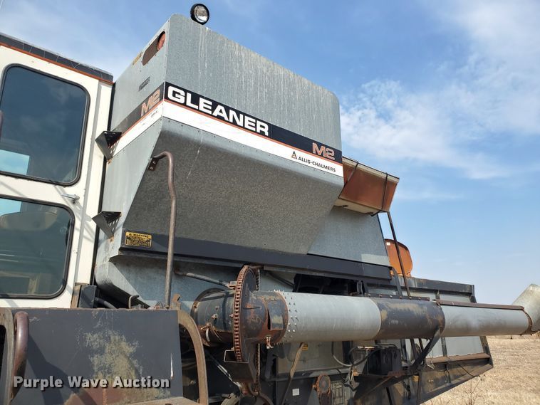 image for item DF5821 Gleaner M2  combine