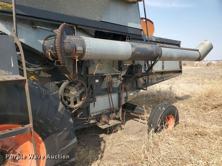 image for item DF5821 Gleaner M2  combine