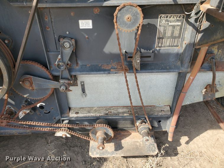 image for item DF5821 Gleaner M2  combine