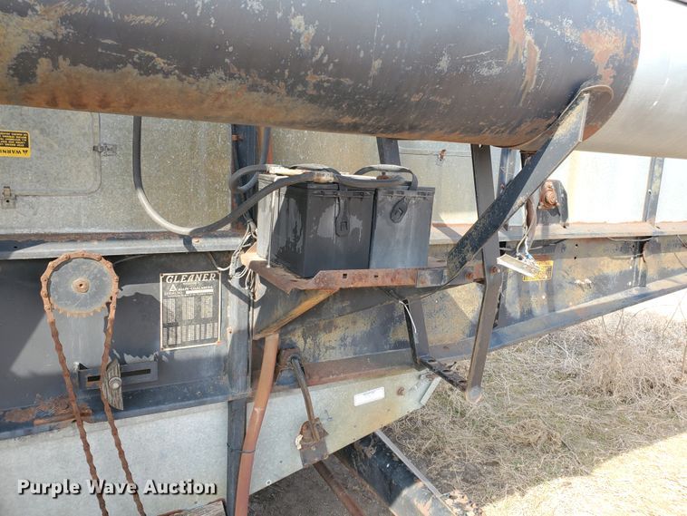 image for item DF5821 Gleaner M2  combine