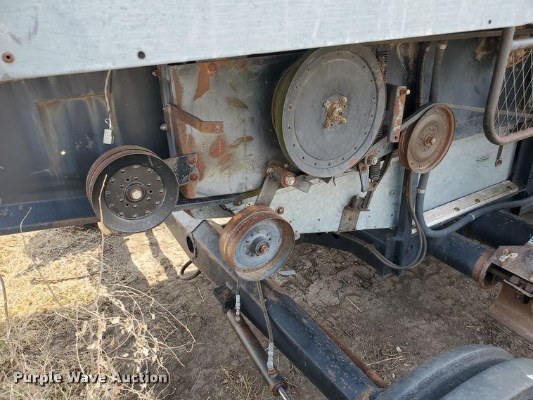 image for item DF5821 Gleaner M2  combine