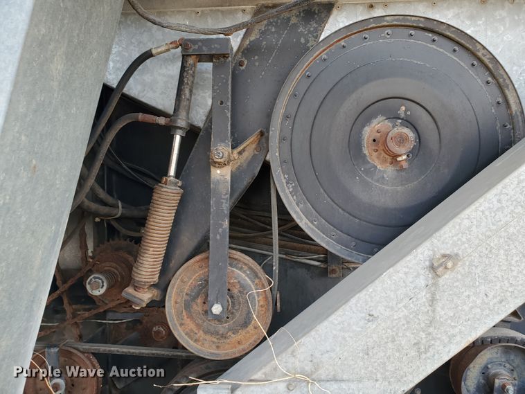 image for item DF5821 Gleaner M2  combine