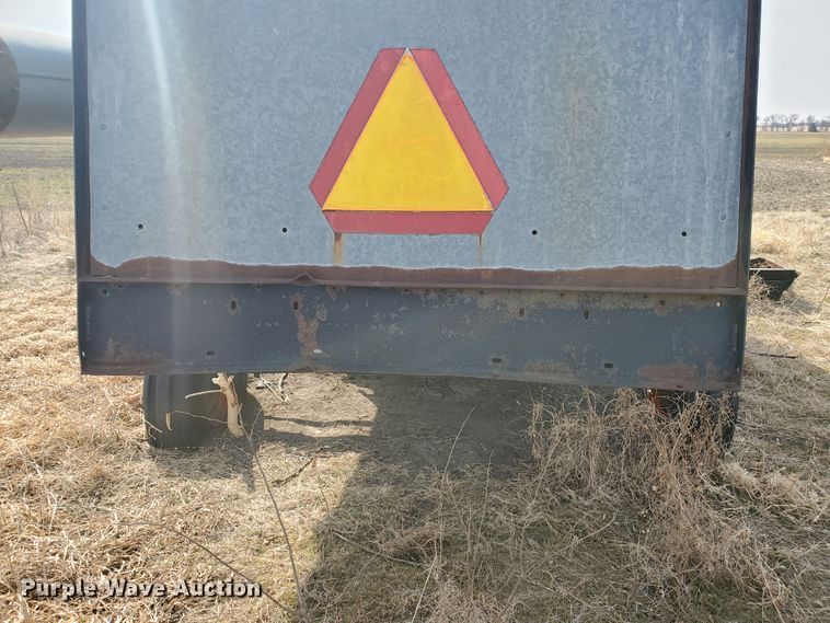 image for item DF5821 Gleaner M2  combine