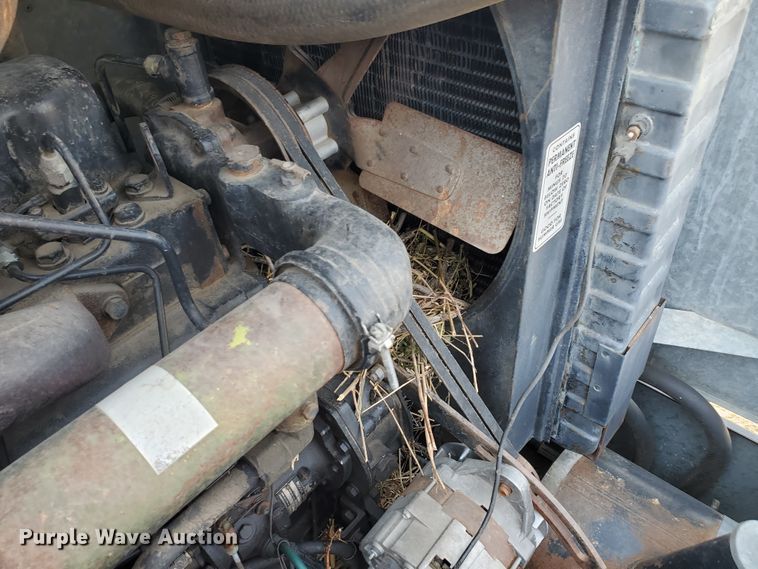 image for item DF5821 Gleaner M2  combine