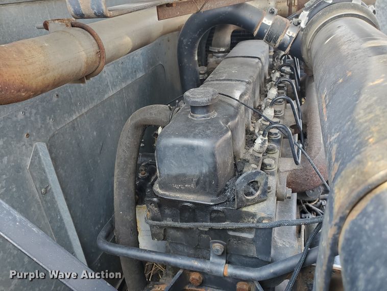 image for item DF5821 Gleaner M2  combine