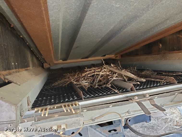 image for item DF5821 Gleaner M2  combine