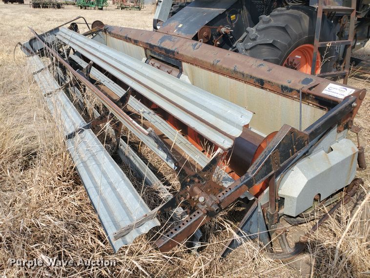 image for item DF5821 Gleaner M2  combine