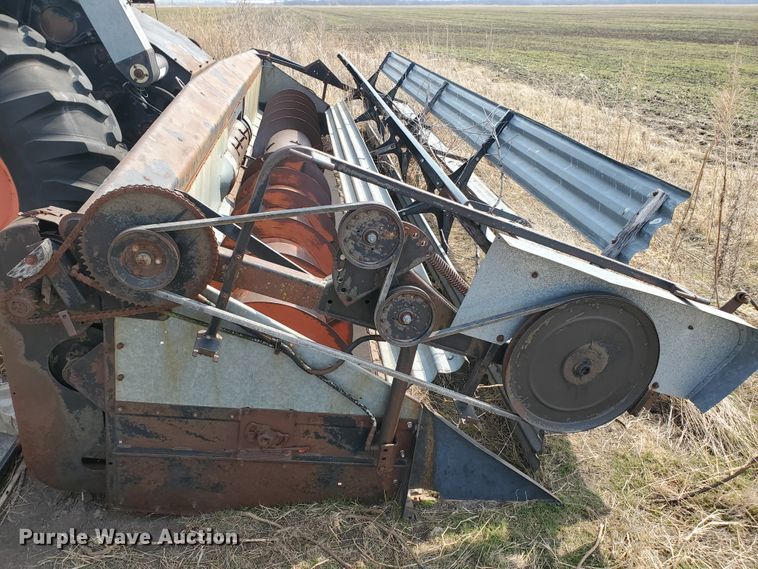 image for item DF5821 Gleaner M2  combine