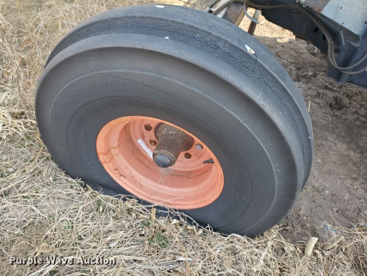 image for item DF5821 Gleaner M2  combine