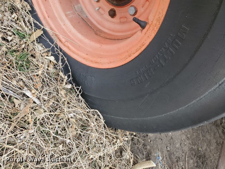 image for item DF5821 Gleaner M2  combine