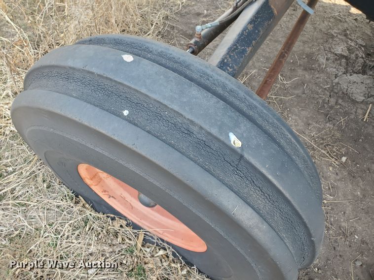 image for item DF5821 Gleaner M2  combine