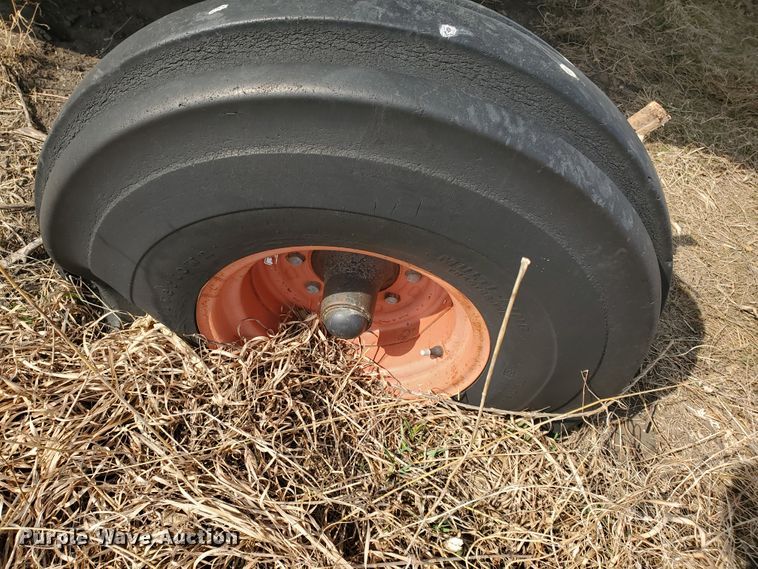 image for item DF5821 Gleaner M2  combine