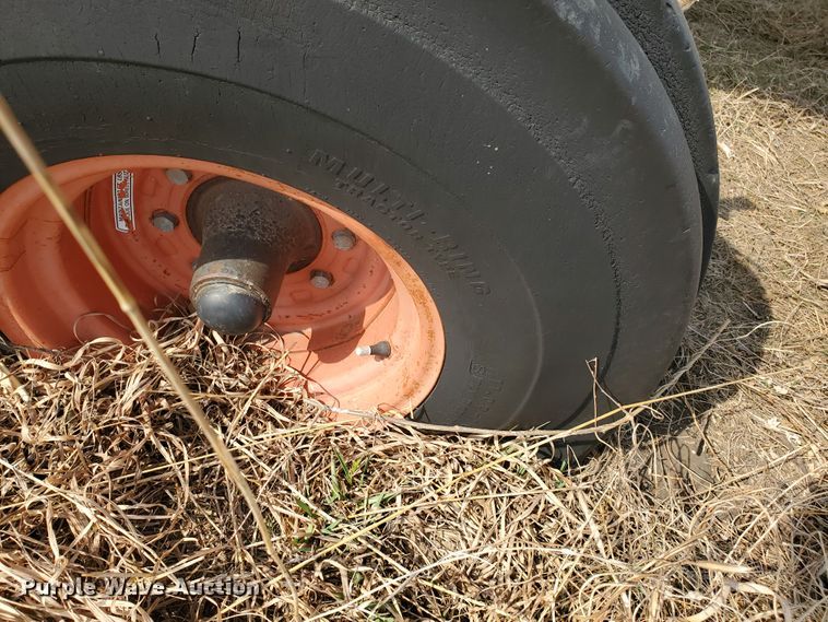 image for item DF5821 Gleaner M2  combine